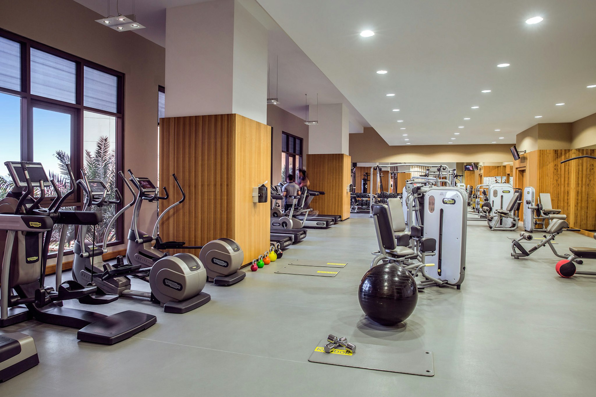 Amwaj Rotana Jumeirah Beach 24/50