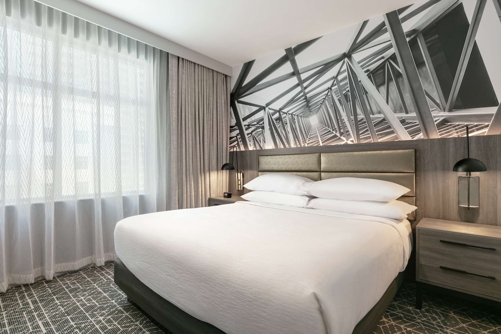 SUITE, KING BED, ACCESSIBLE