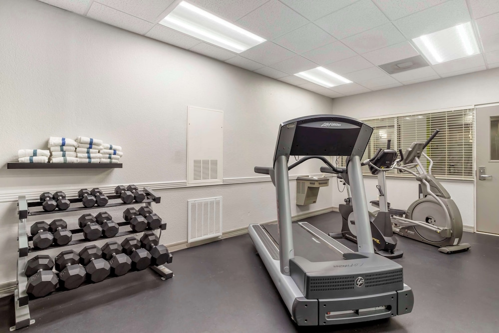 Best Western Plus Hobby Airport Inn and Suites 26/58