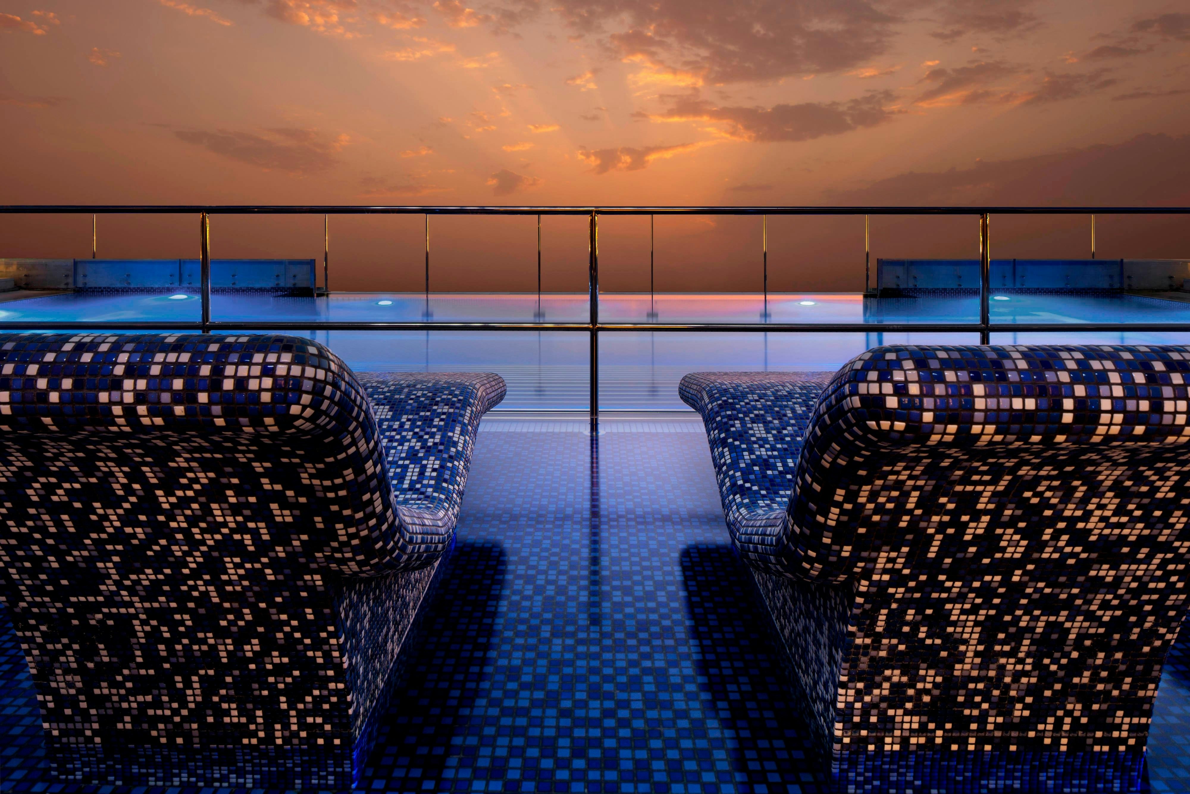 Le Meridien Dubai Hotel and Conference Centre 76/77