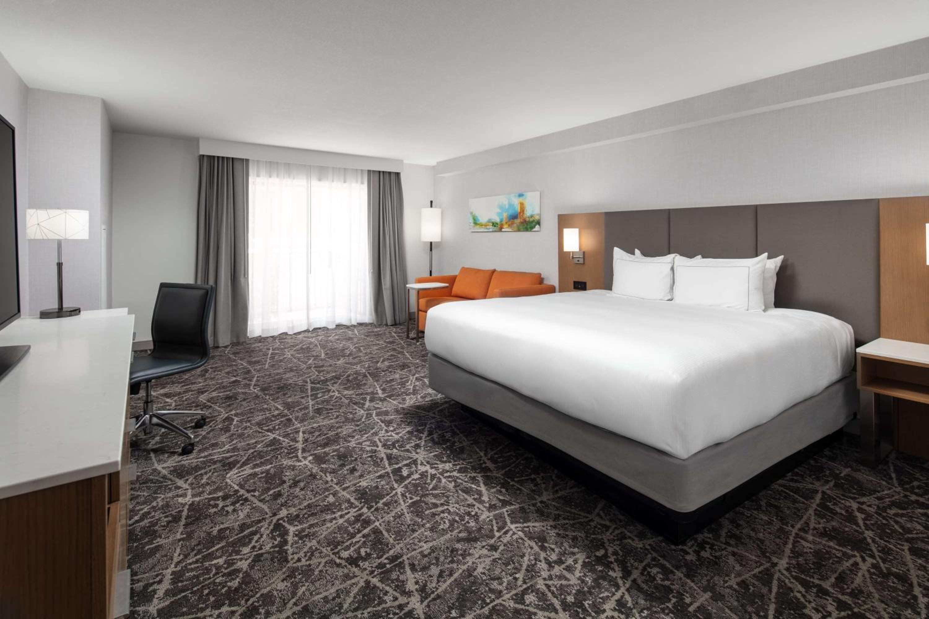 ROOM, KING BED, SOFA