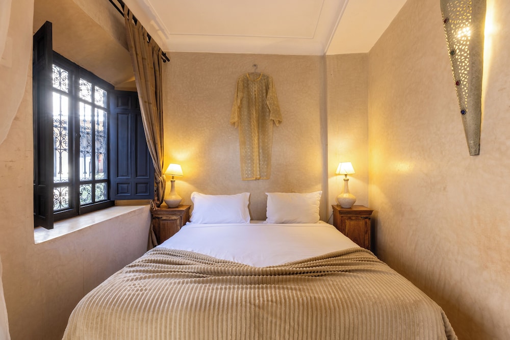 STANDARD, DOUBLE BED