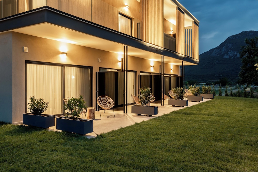 Mirabilis Boutique Hotel 53/60