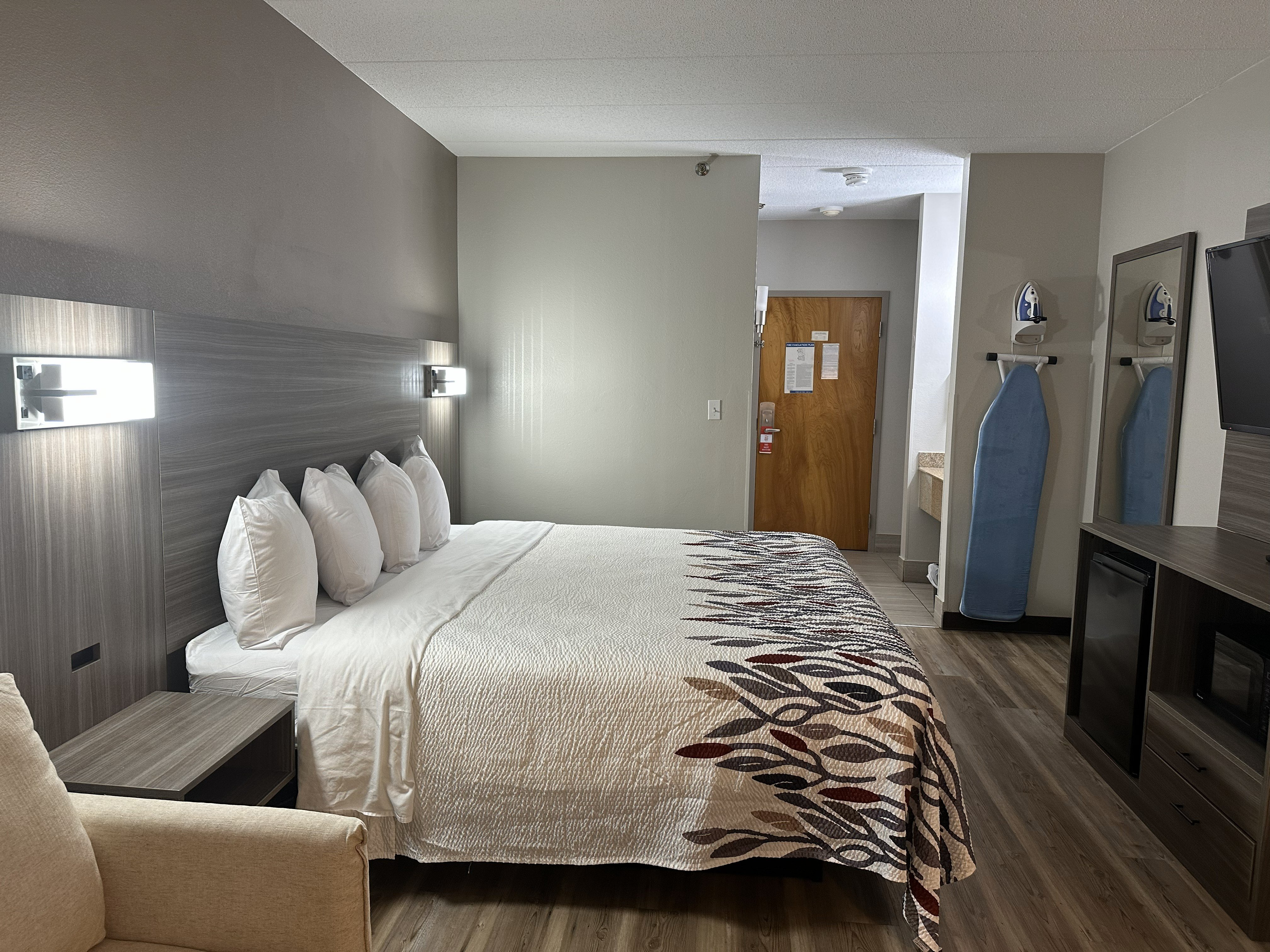 Red Roof Inn & Suites Middleborough 19/40