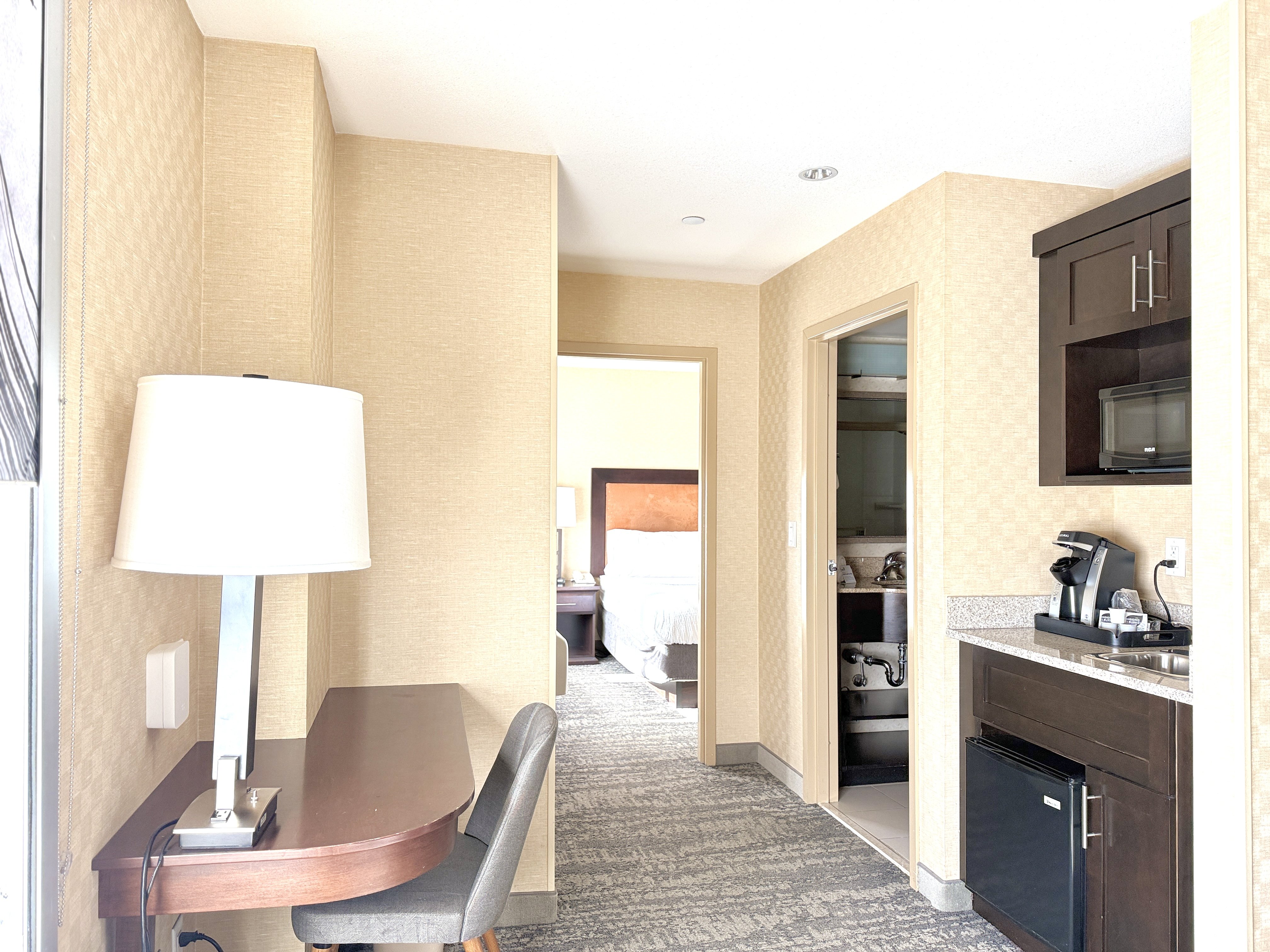 Holiday Inn Express Suites Riverport 46/76