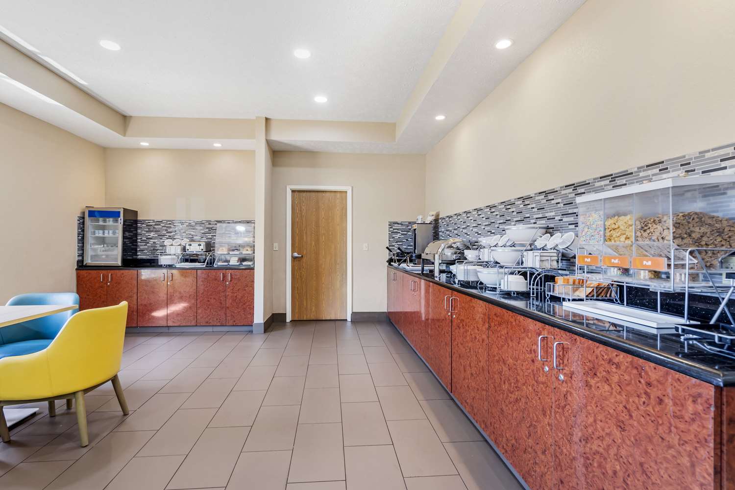 Comfort Suites Merrillville Near US 30 18/24