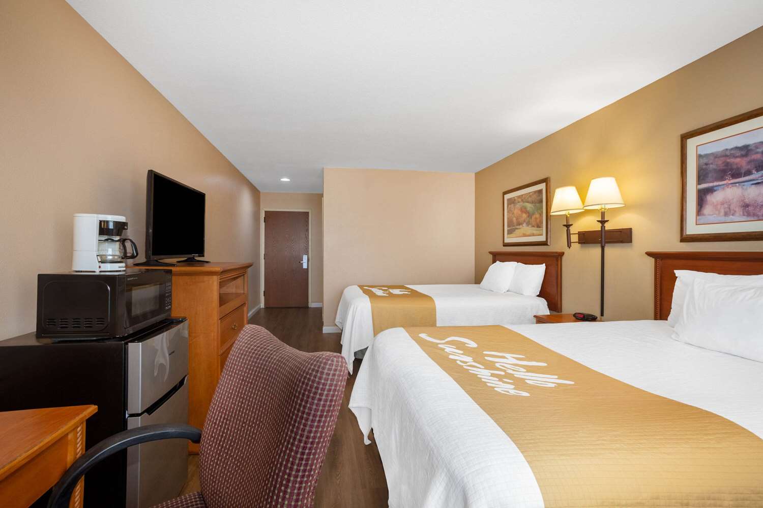 Days Inn & Suites by Wyndham Cuba 2/16