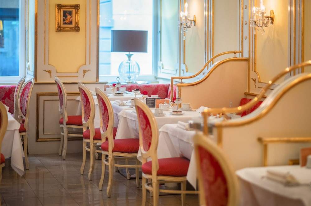 SCHLOSSHOTEL ROMISCHER KAISER 47/52