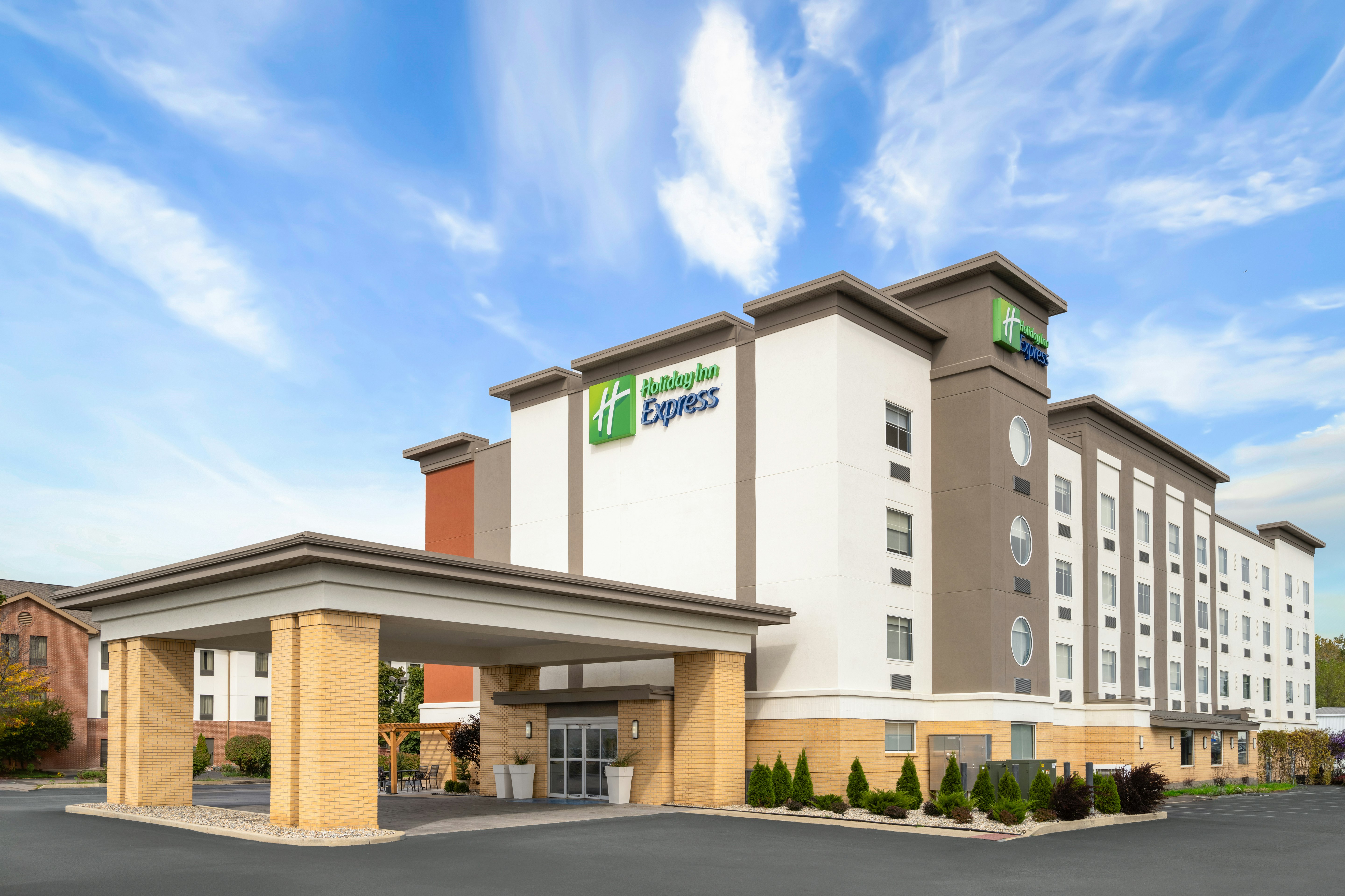 HOLIDAY INN EXPRESS TOLEDO NORTH 50/51