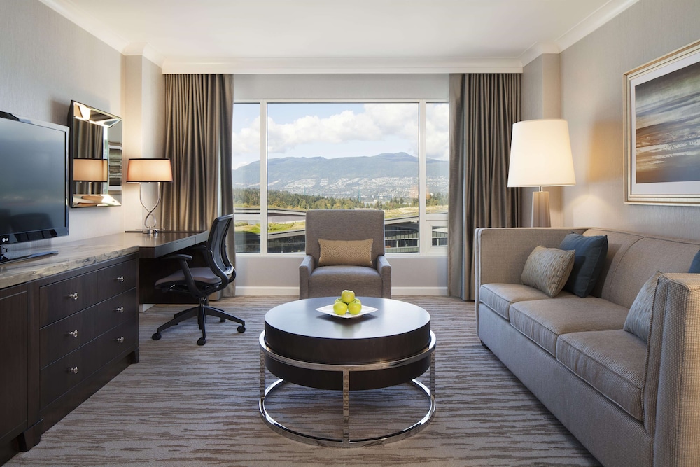 Fairmont Waterfront 40/72