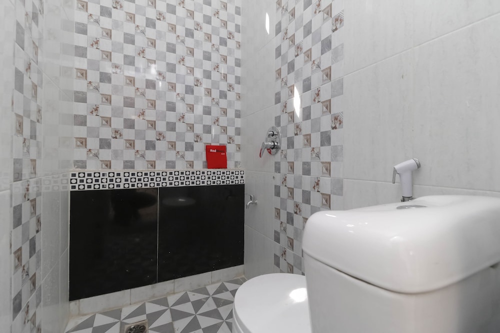 Reddoorz Plus Near Rs Royal Prima 15/17