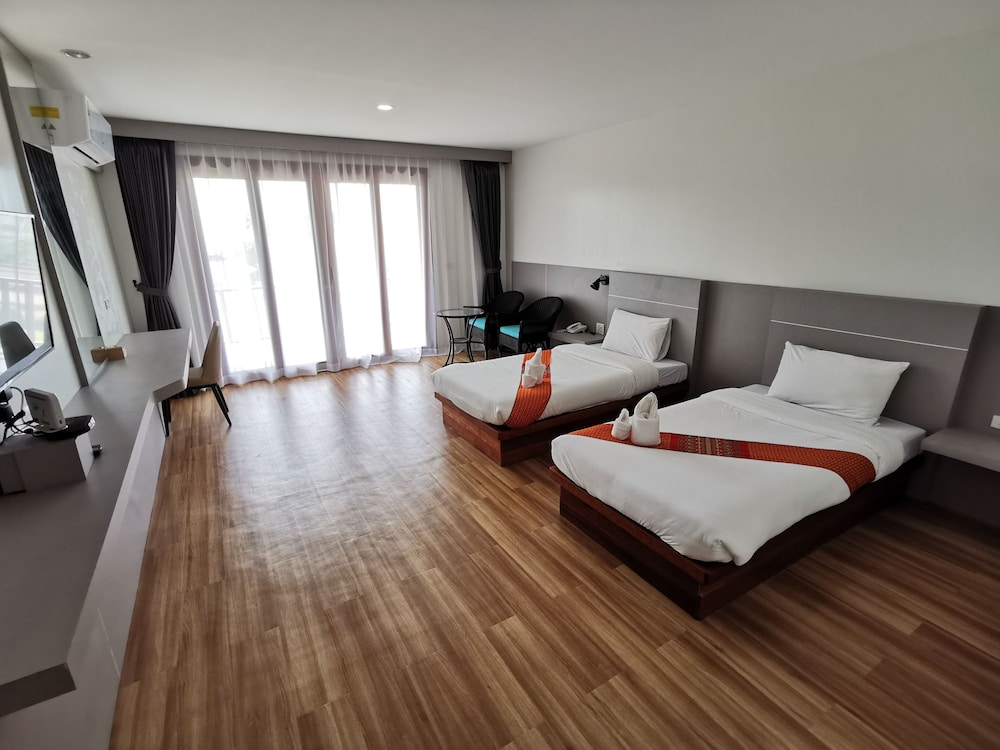 2 BEDROOMS, SUPERIOR