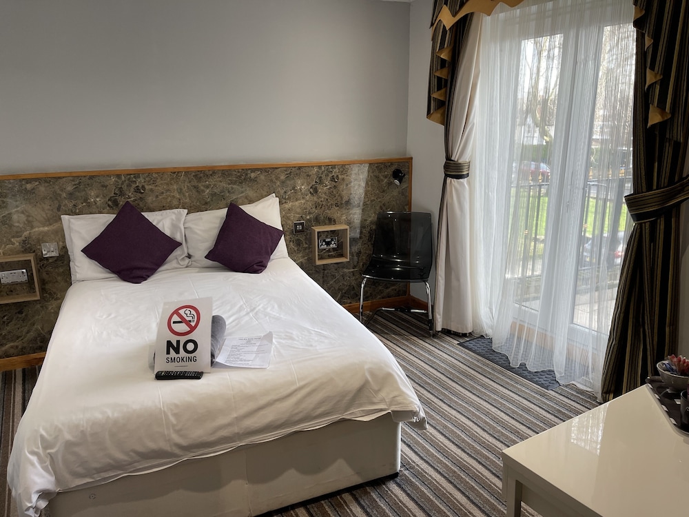Six Bells Hotels 10/47