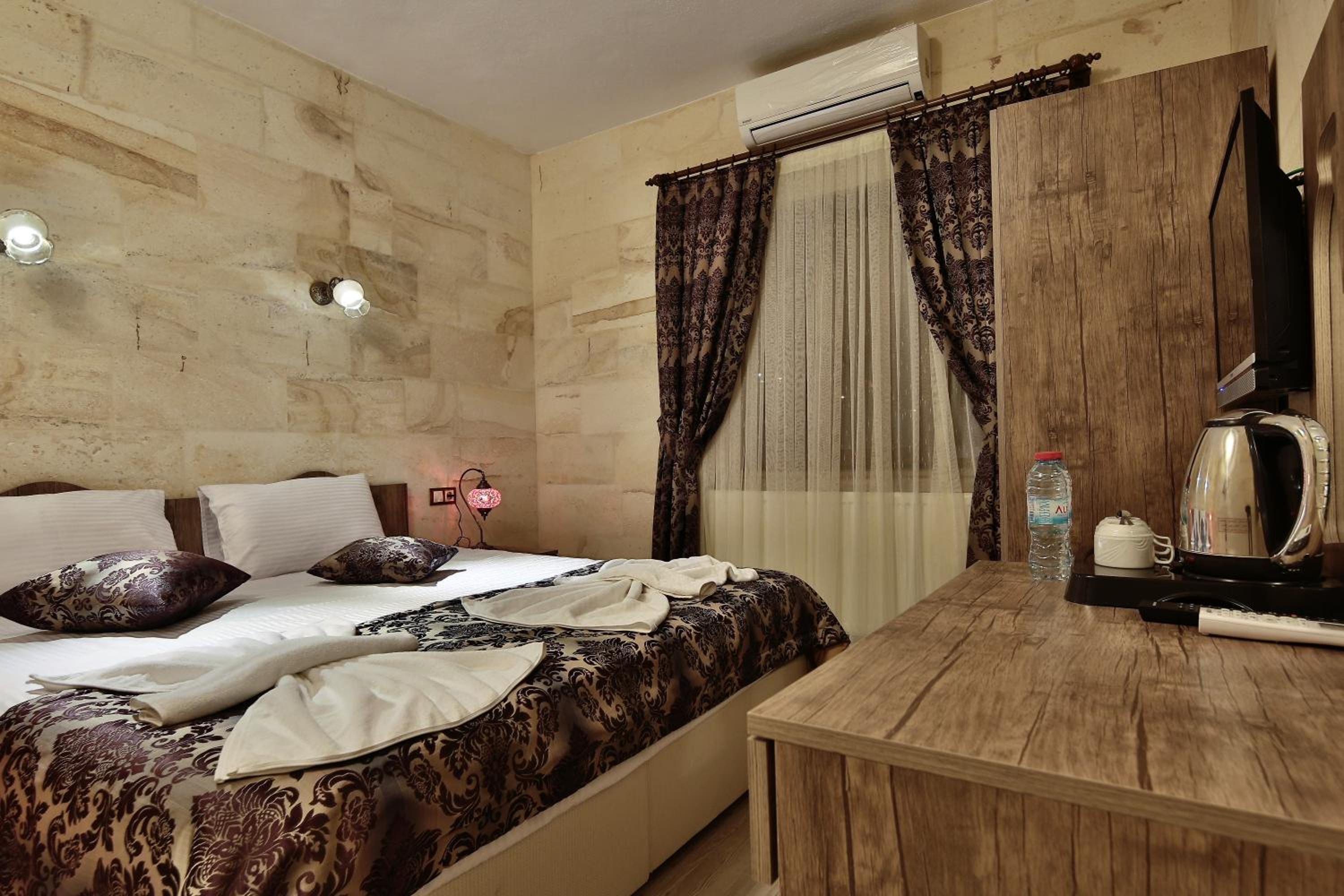 Stone, Double Bed