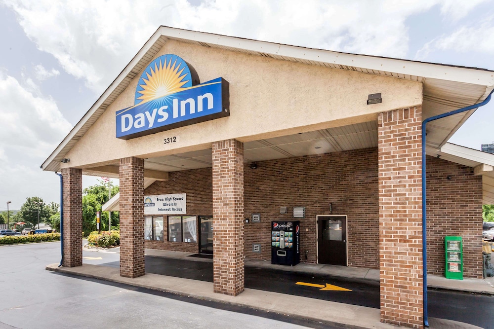 Days Inn by Wyndham Nashville North Opryland Area 3/21