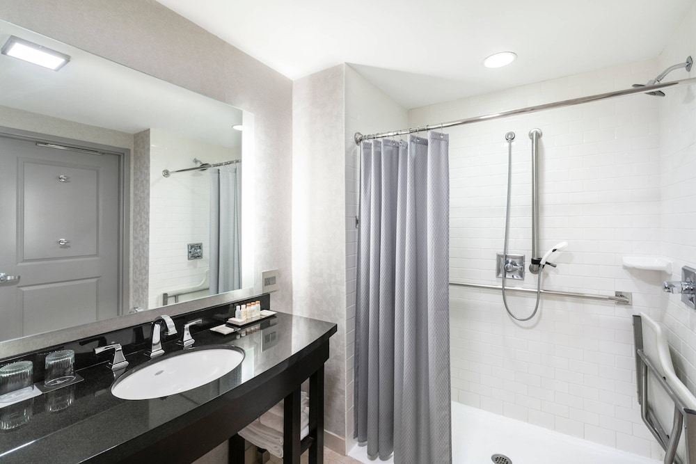 Renaissance Boston Patriot Place Hotel And Spa 12/59