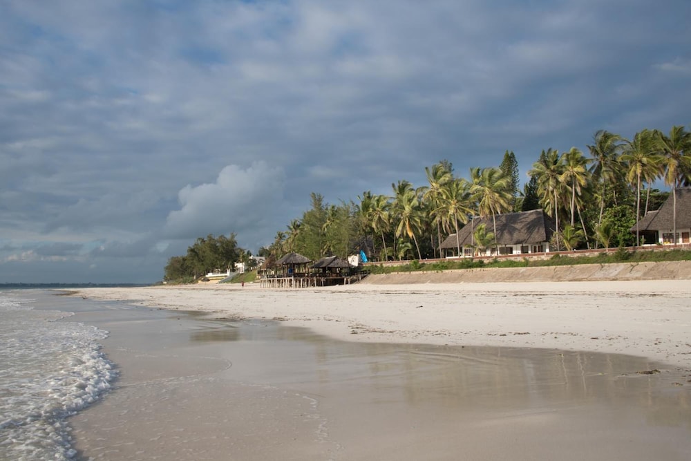 KILIFI BAY BEACH RESORT 25/50