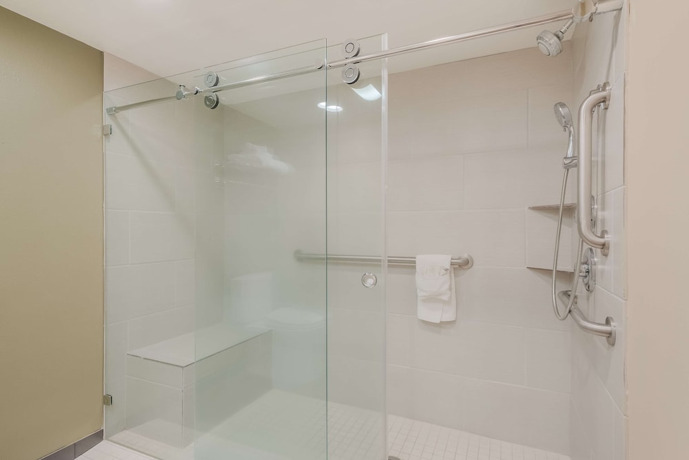Town & Country Inn 50/50