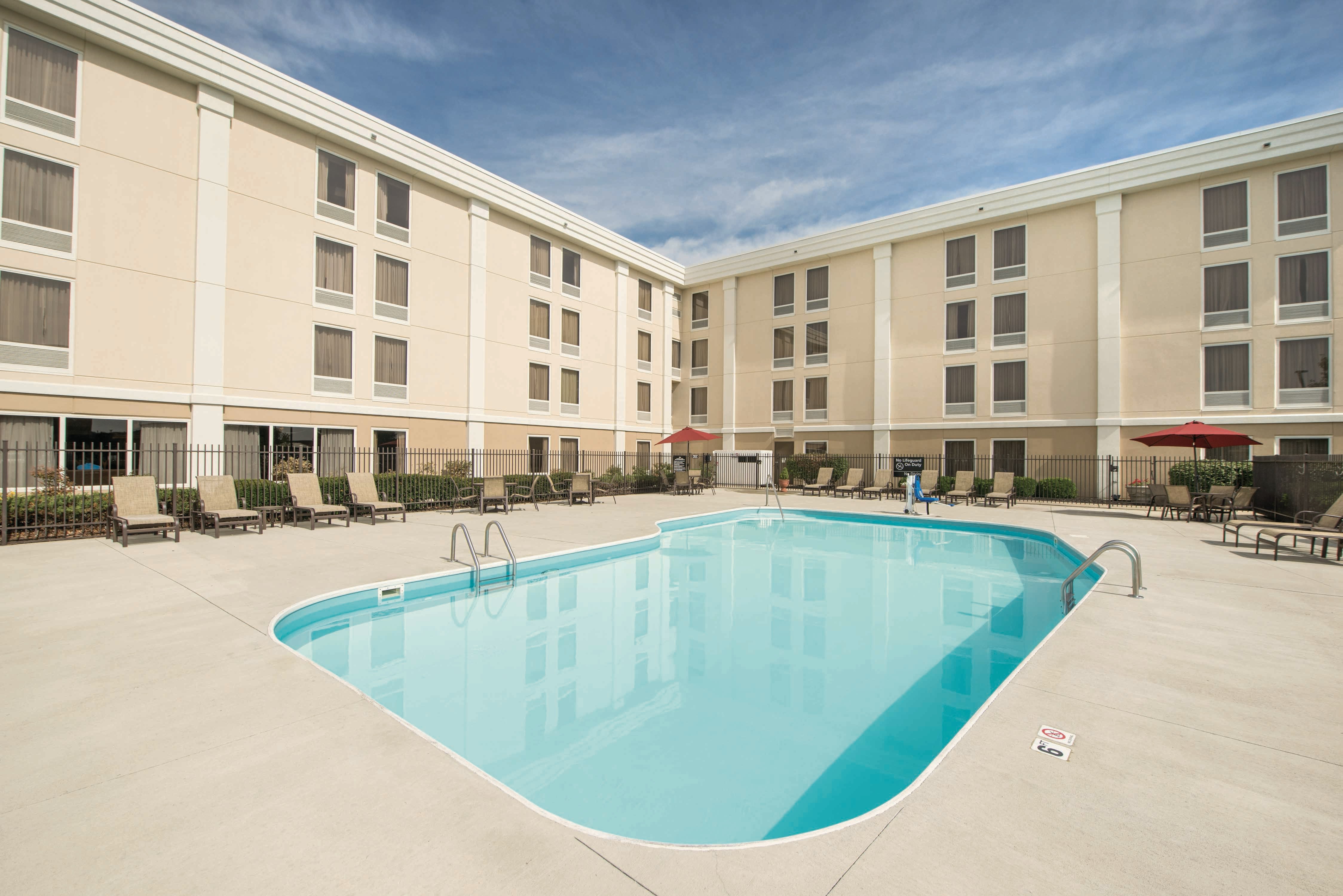 Hampton Inn Columbus-Airport 73/74