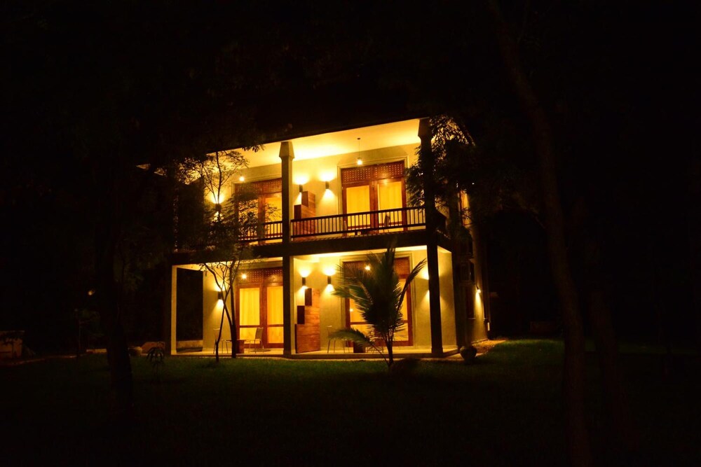 Nil Diya Mankada Safari Lodge in Udawalawa