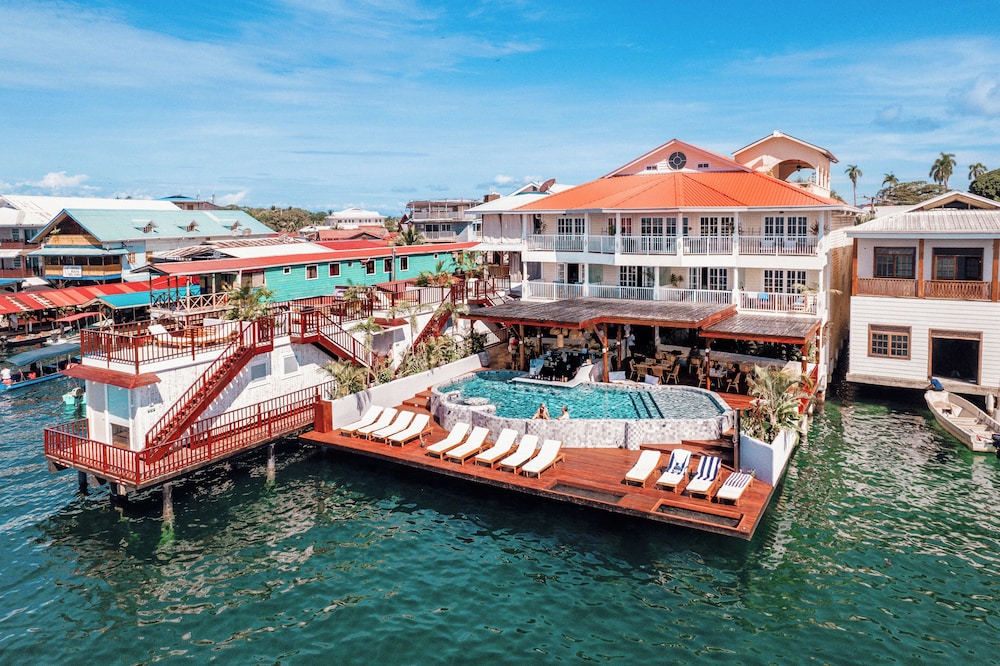 Tropical Suites Hotel 64/67