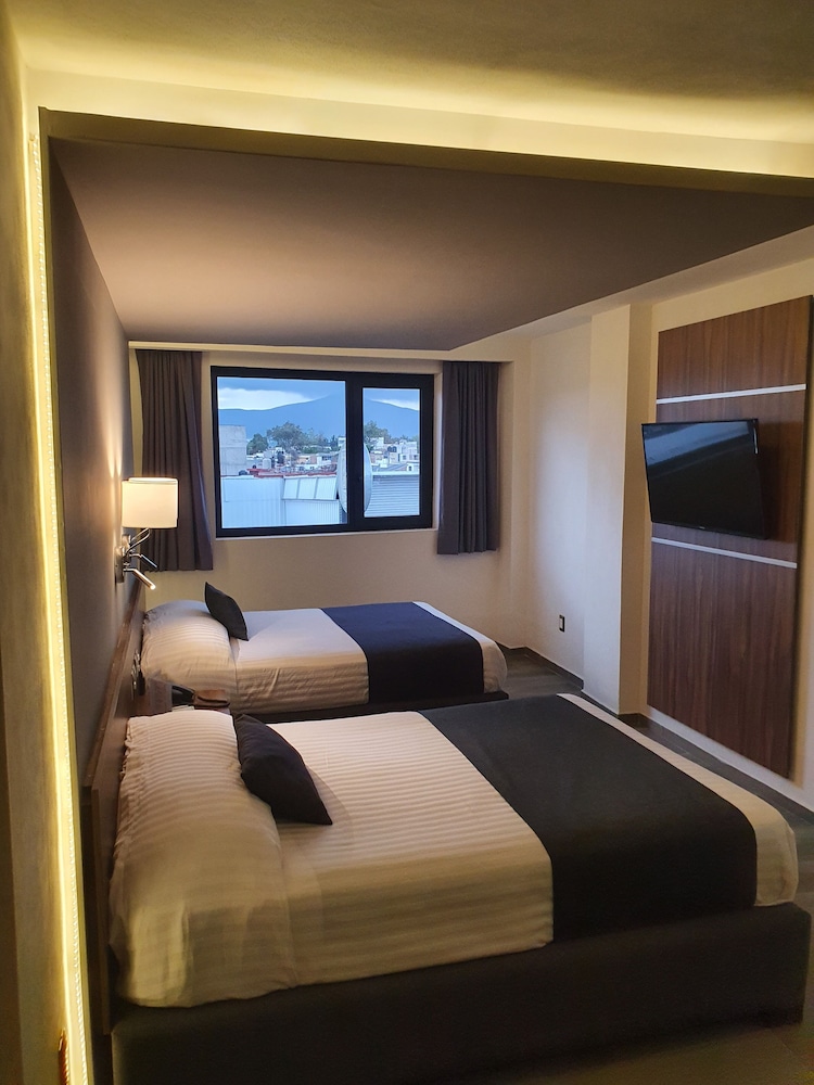 Estanza Hotel and Suites 28/58