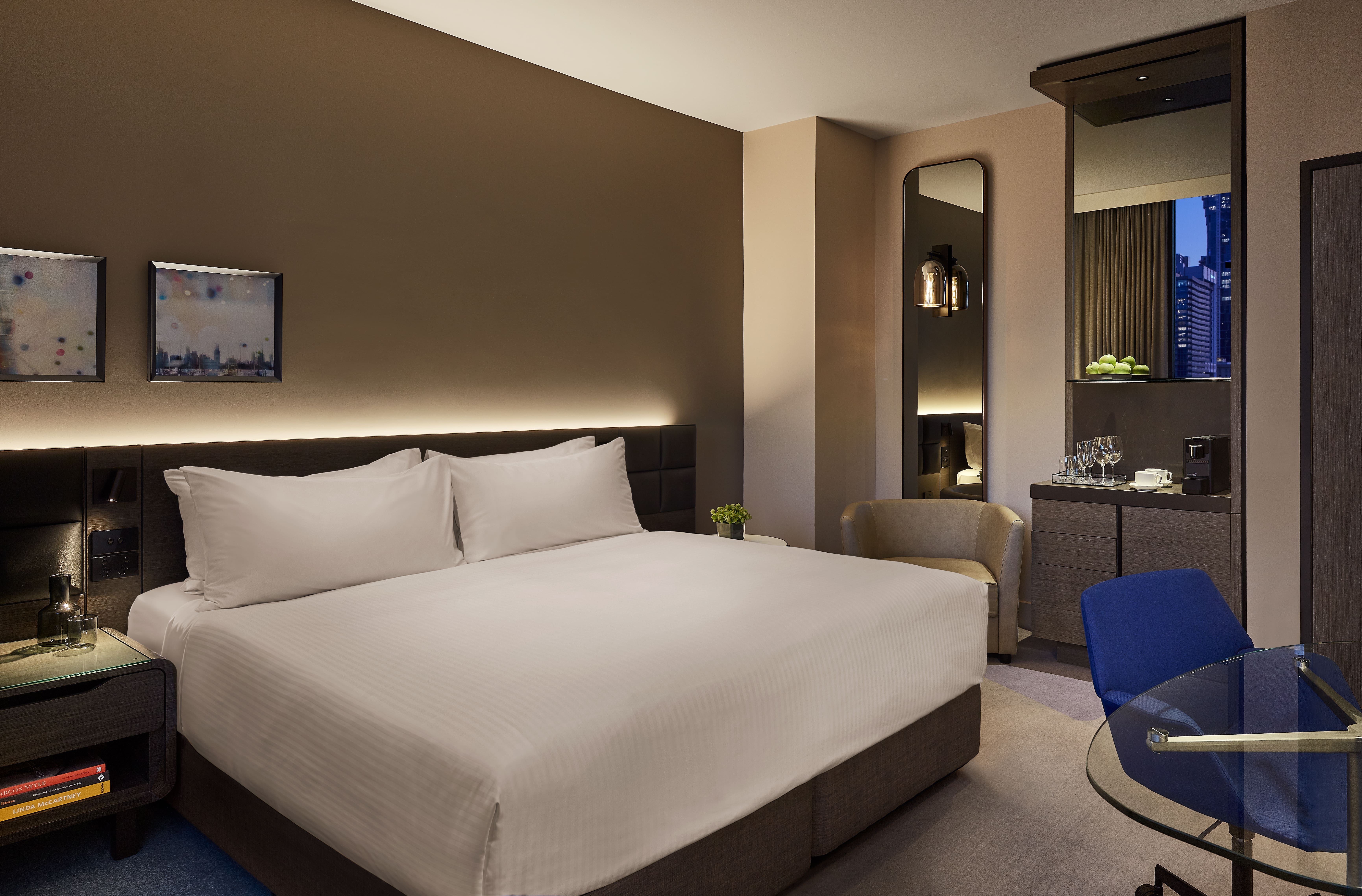 Casino, Standard, King Bed, High Floor