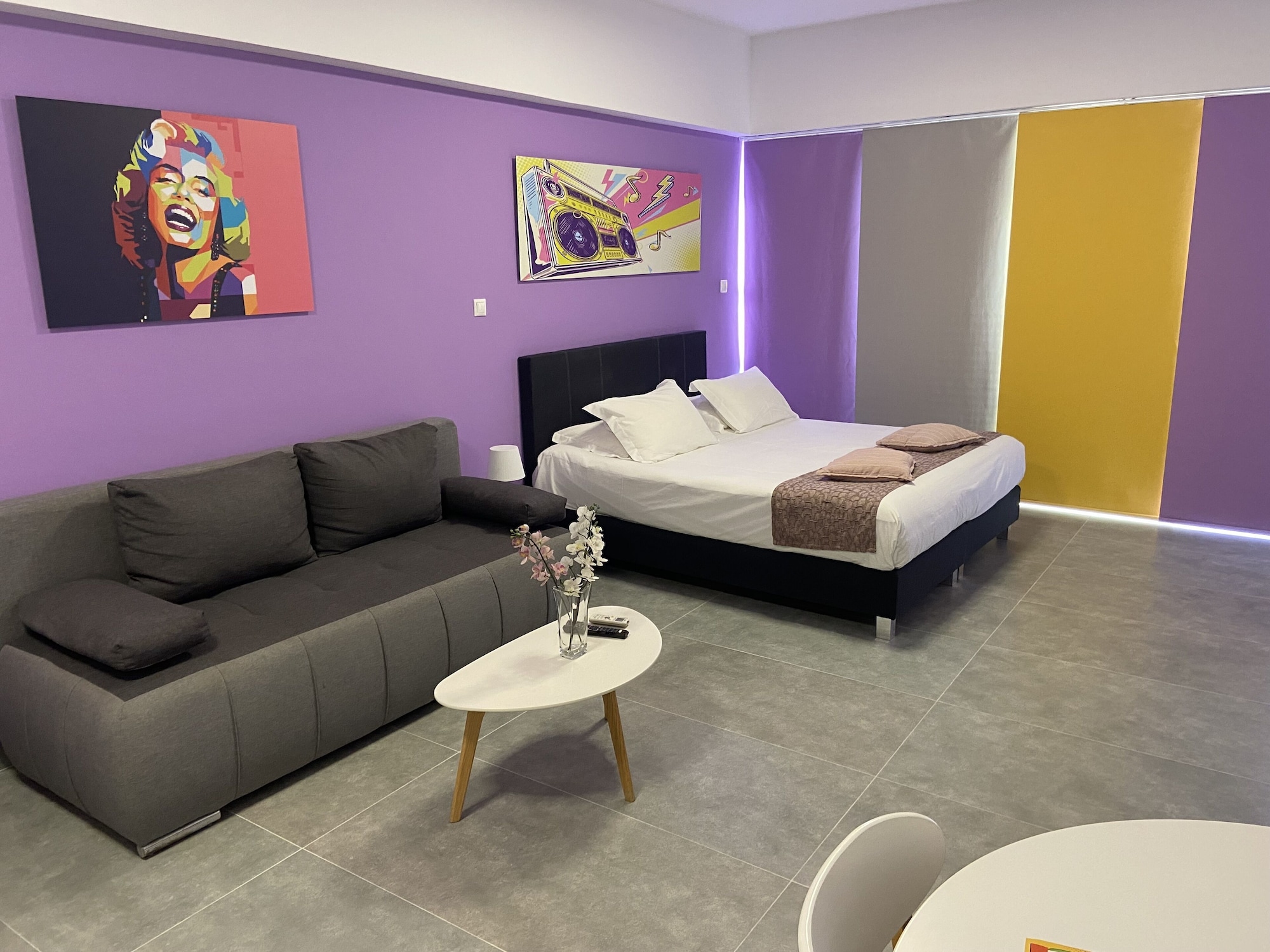 جناح استوديو كومفورت بسرير كوين بإطلالة على المدينة مع أريكة، Connect Suites 10/10