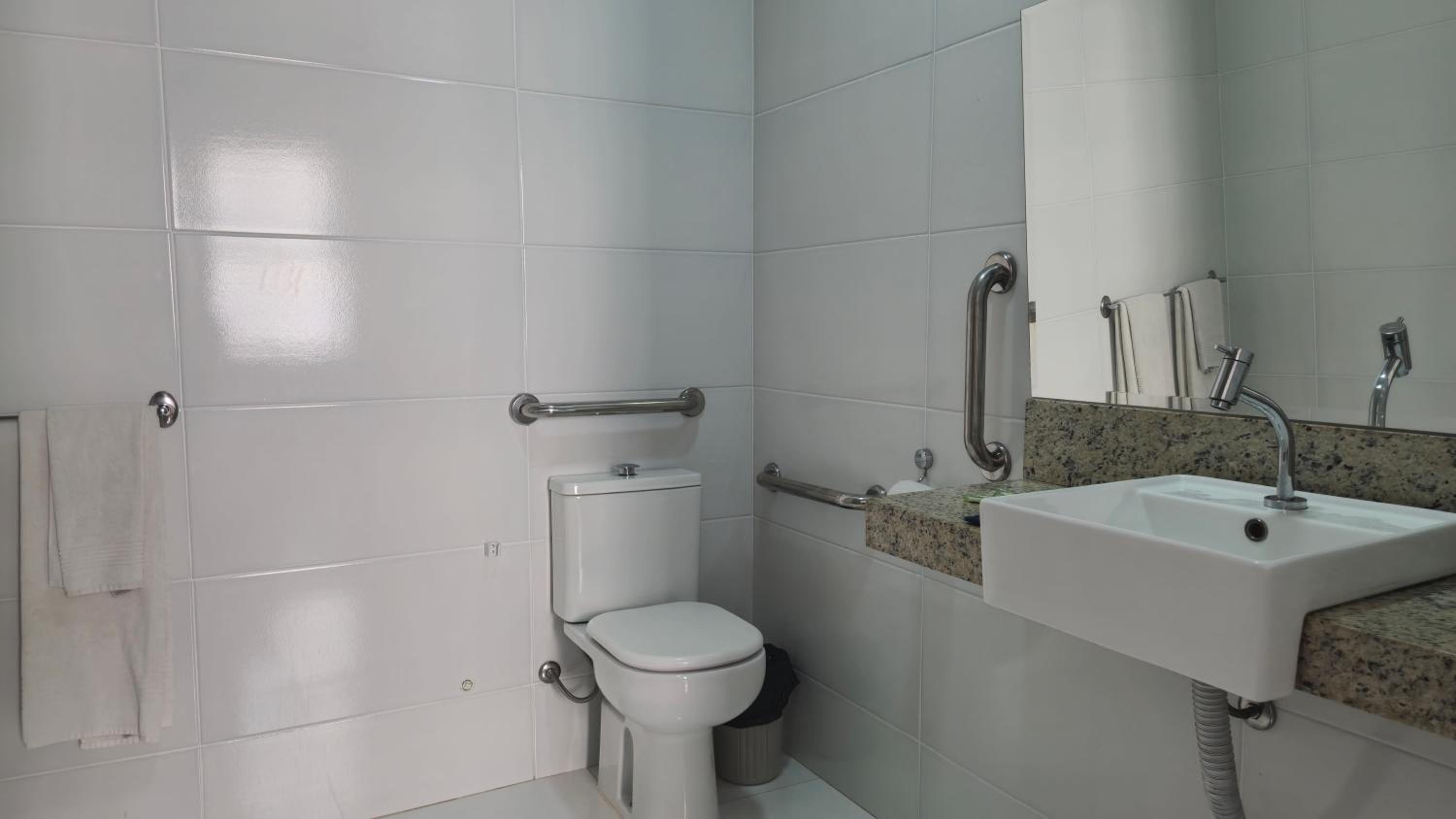 Hotel Real Minas 46/51