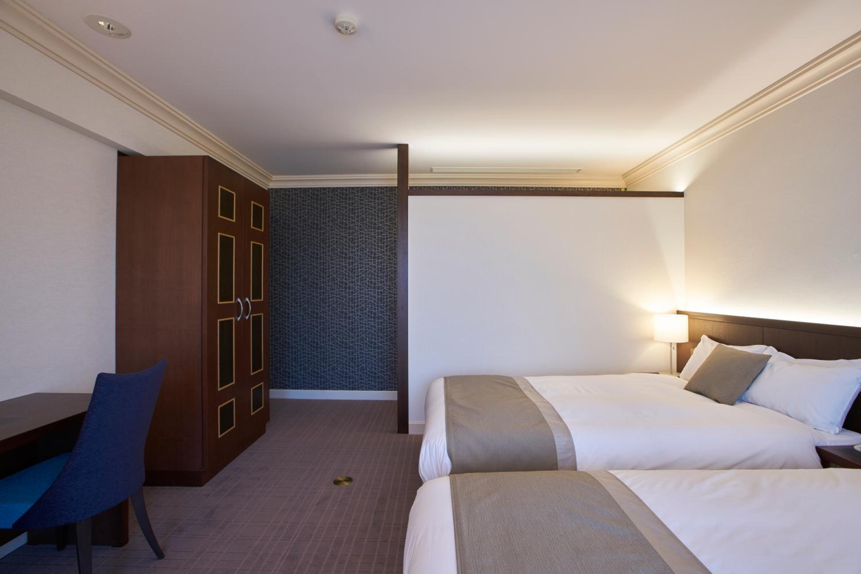 DUPLEX, SUITE