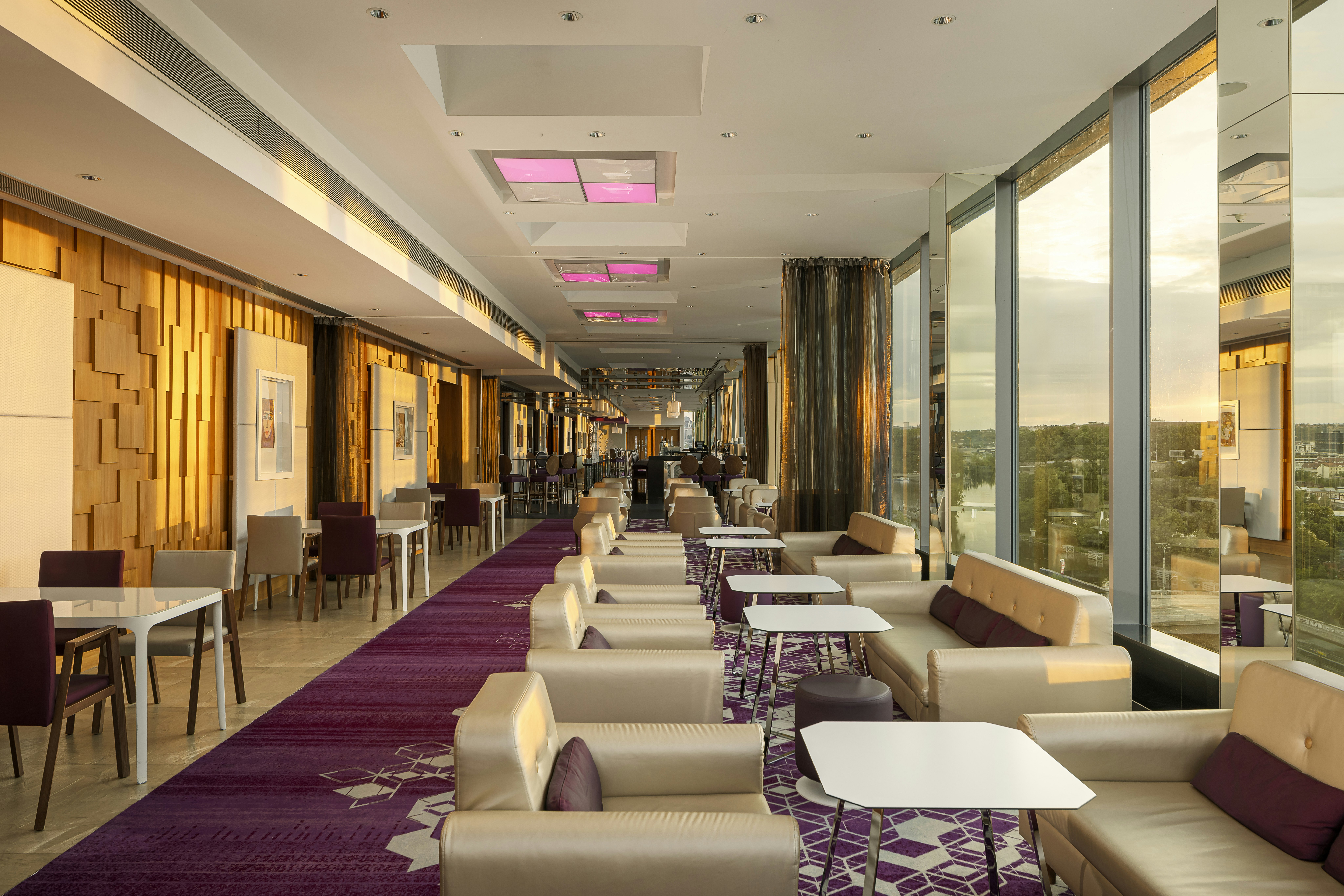 Hilton Prague Atrium 53/84