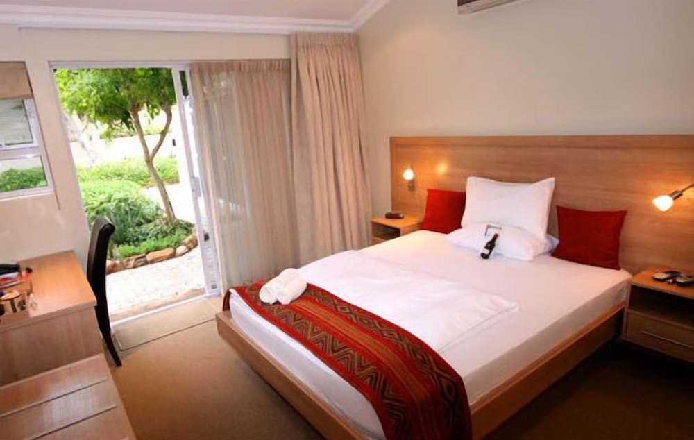 Hajos Lodge and Tours 16/50