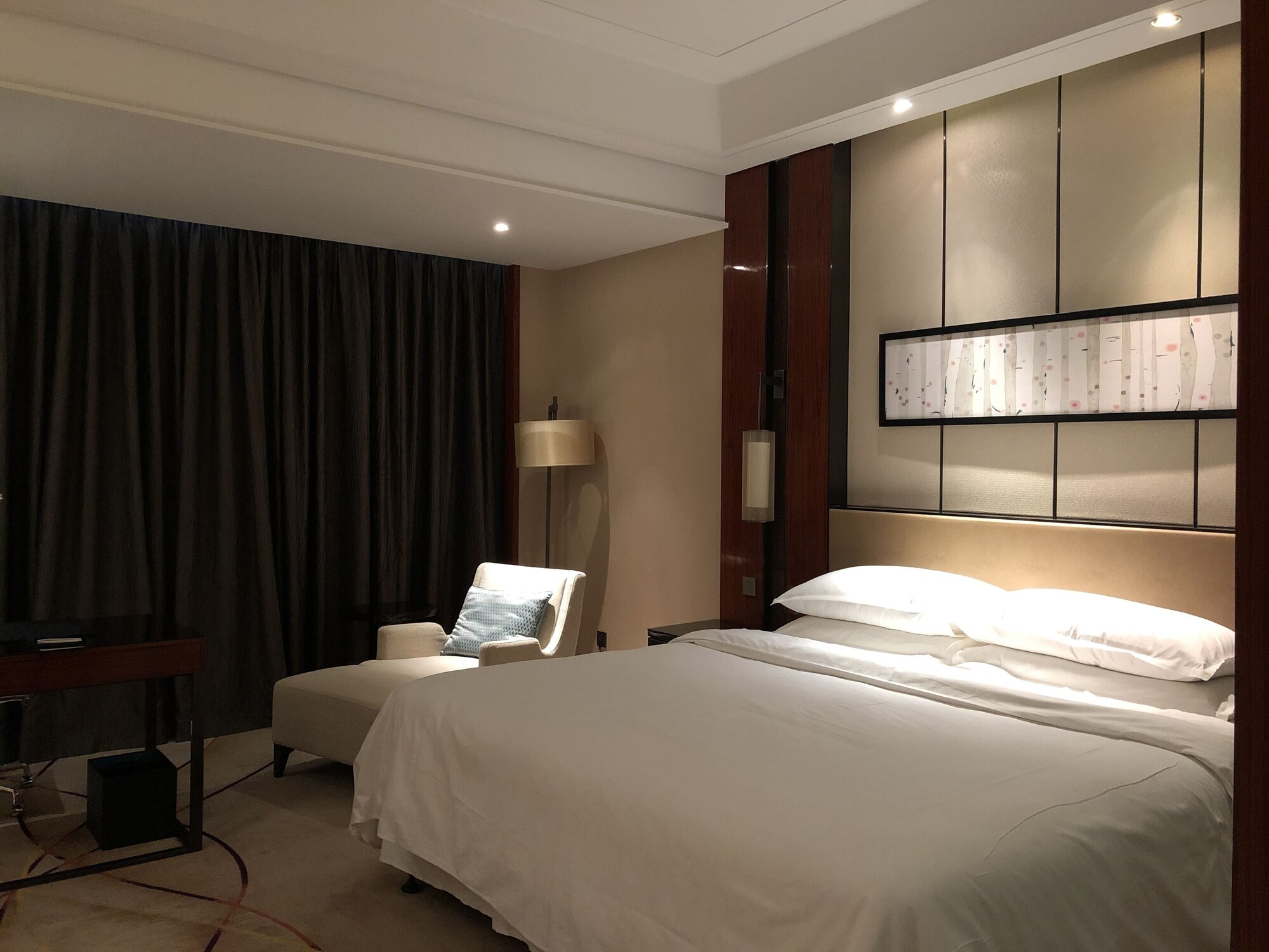 Club, King Bed