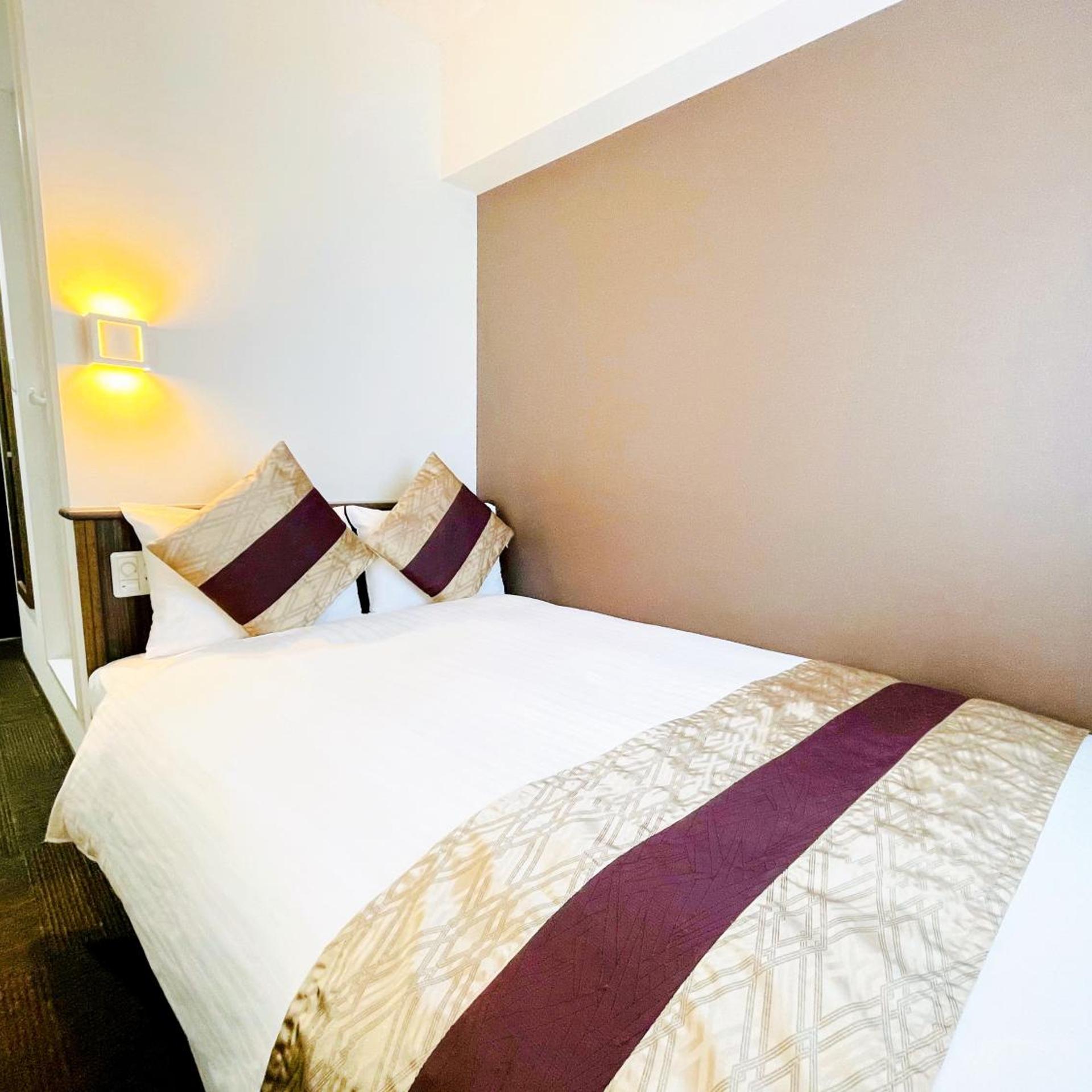 ROOM, SEMI DOUBLE BED
