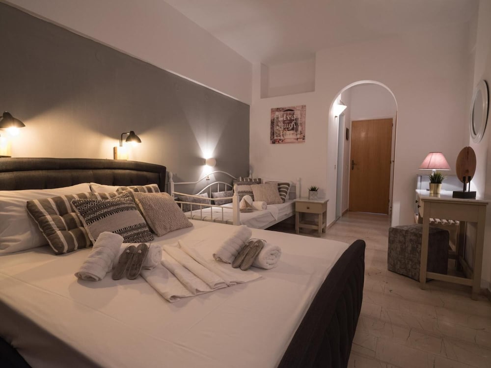 Pasiphae Hotel 23/64