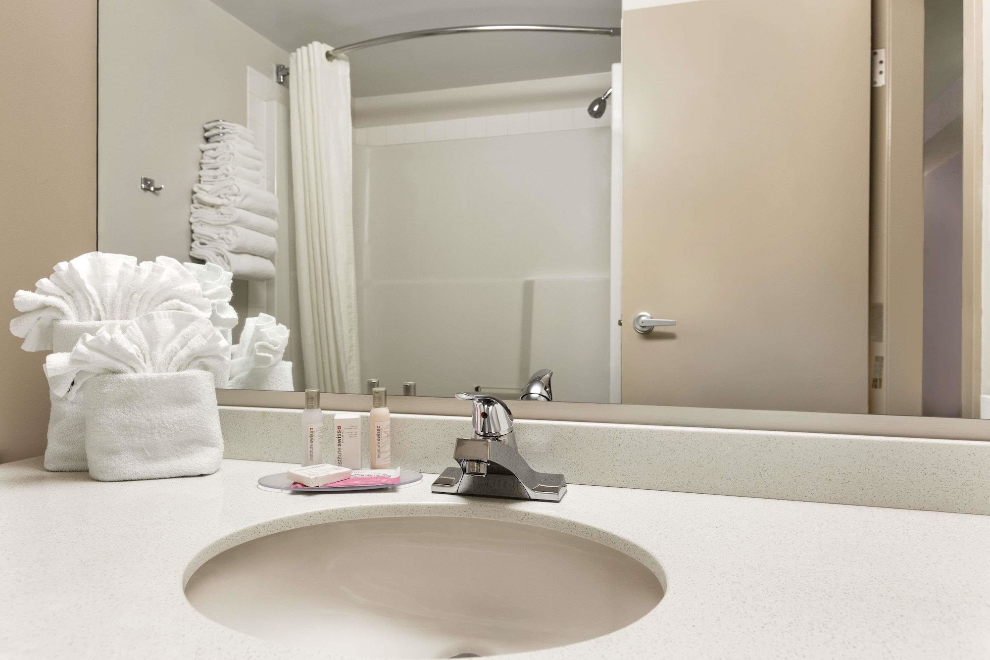 غرفة قياسية بسرير كوين، Days Inn by Wyndham Victoria Airport Sidney 4/5