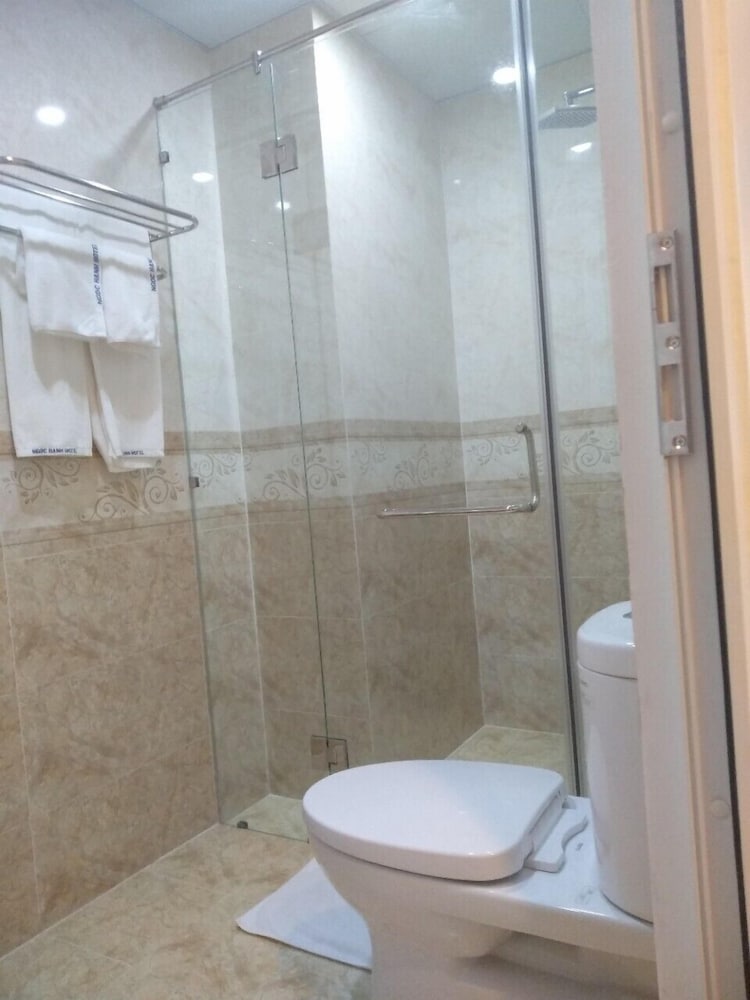 Ngoc Hanh Beach Hotel 23/75