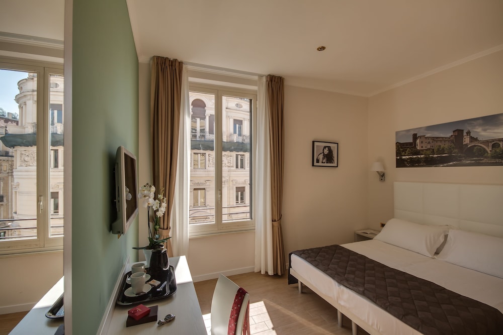 2 Bedrooms, Connecting, City, Quadruple