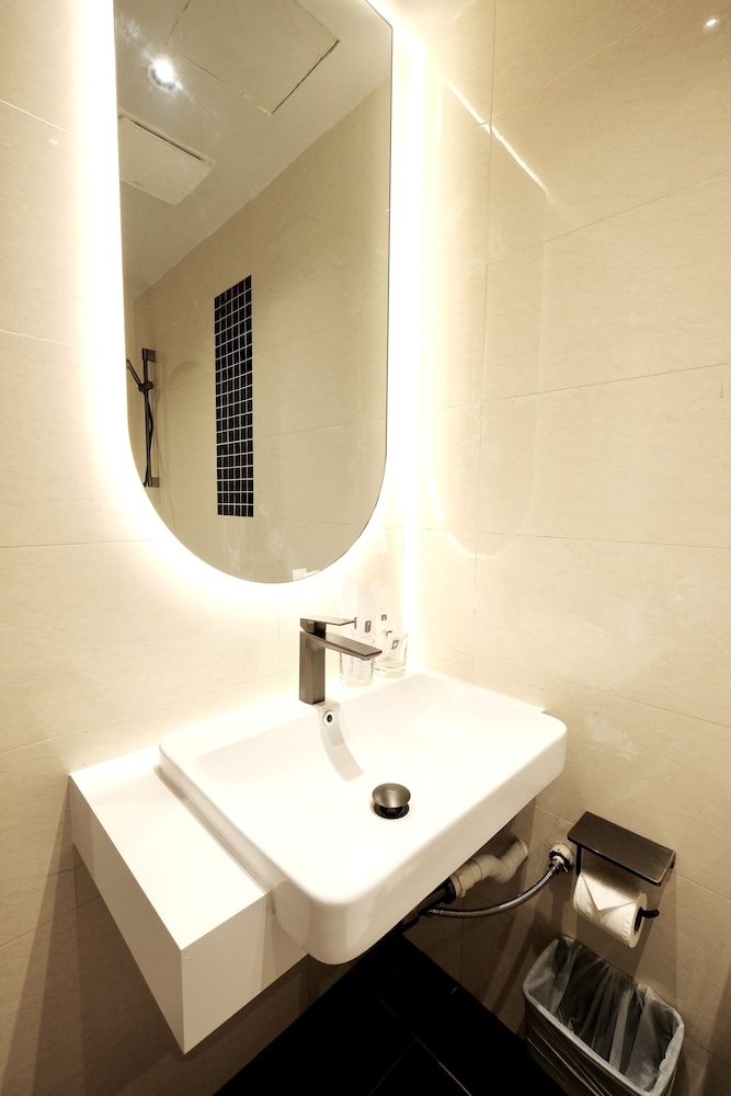 Rest Bugis Hotel 72/73