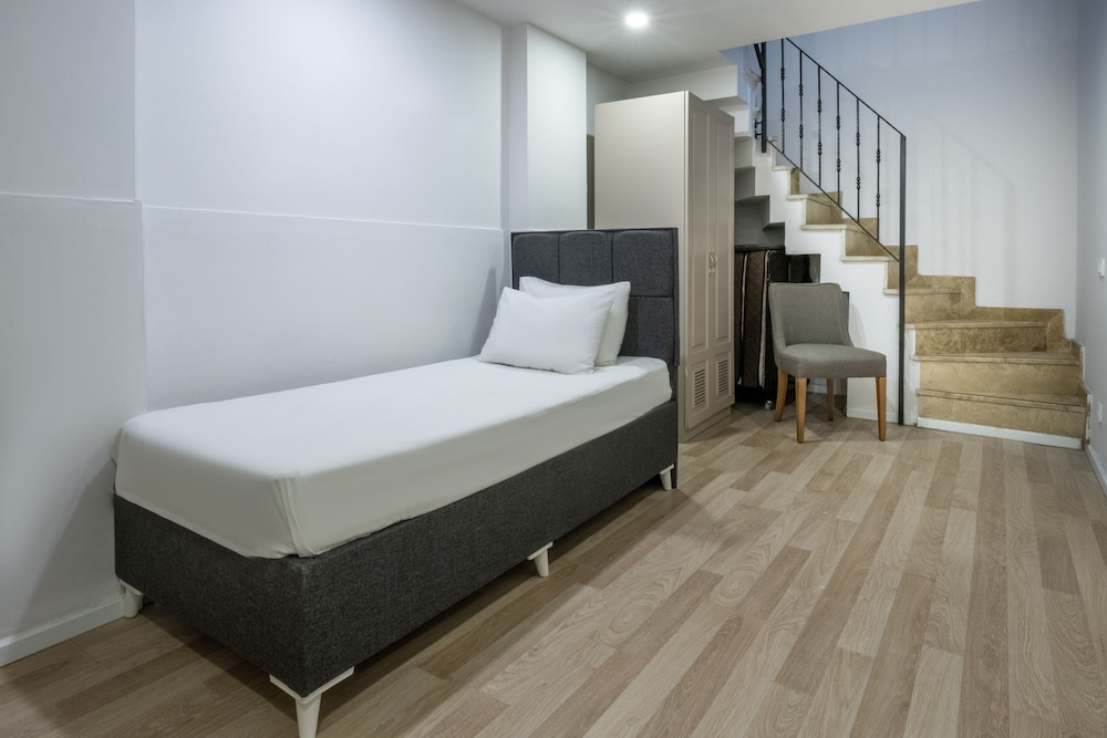 1 BEDROOM, ECONOMY, BASEMENT