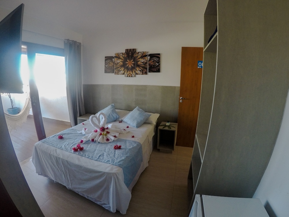Deluxe, Queen Bed, Partial Sea View