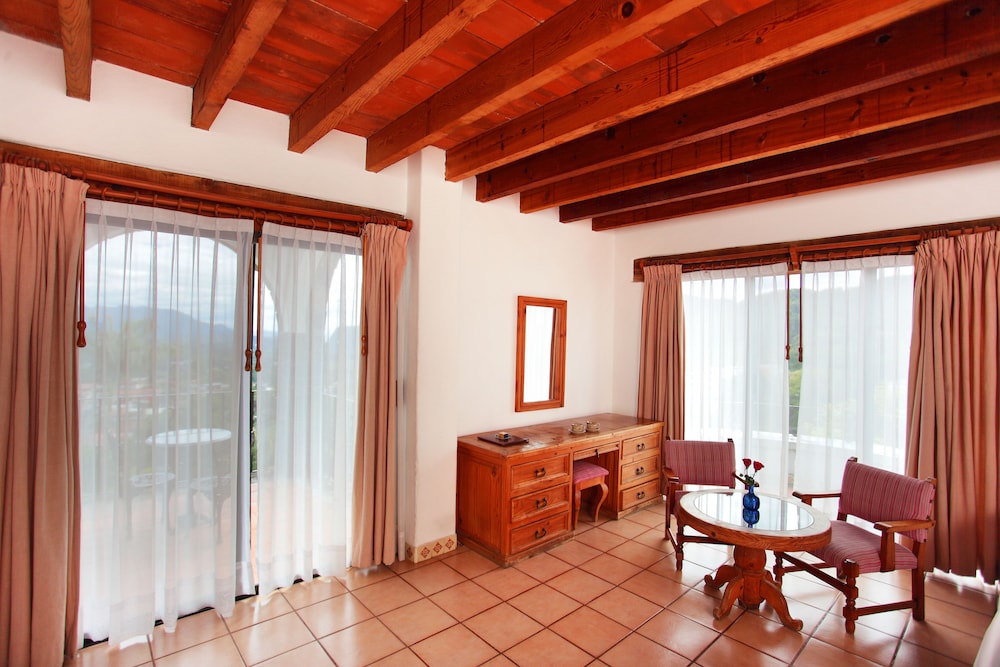 Posada Del Tepozteco Hotel 56/77