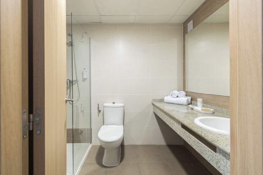 غرفة قياسية بفراش فوتون وسرير مزدوج وسرير فردي بشرفة، Eurosalou Hotel 7/10