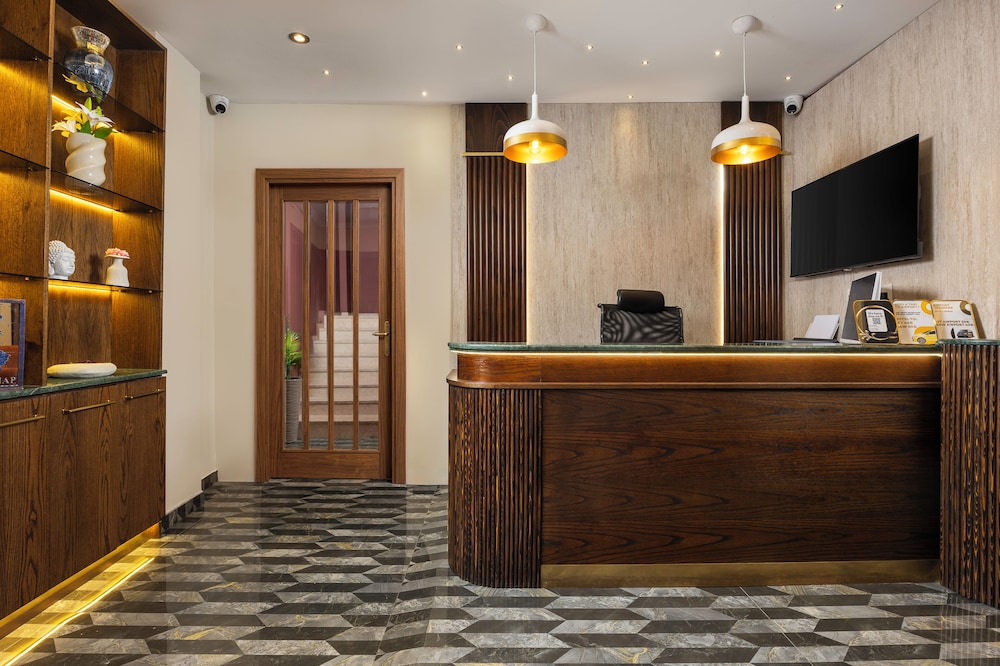 Peradise Hotel 9/50