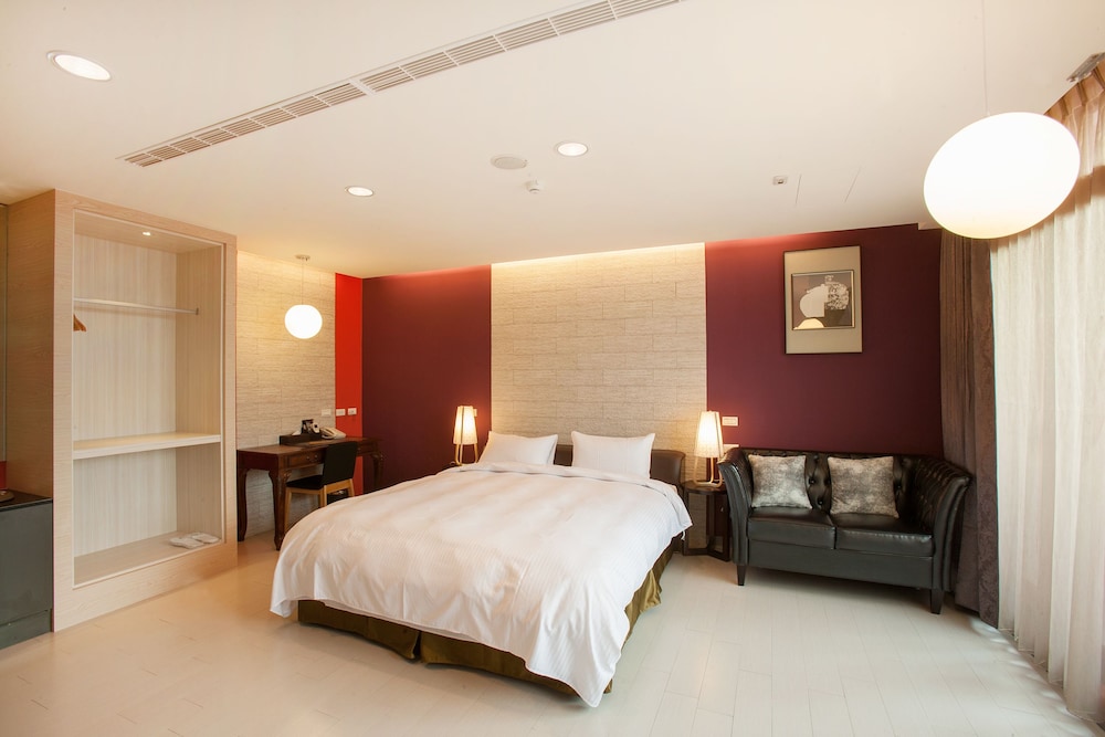 823-Tourist Hotel 17/64