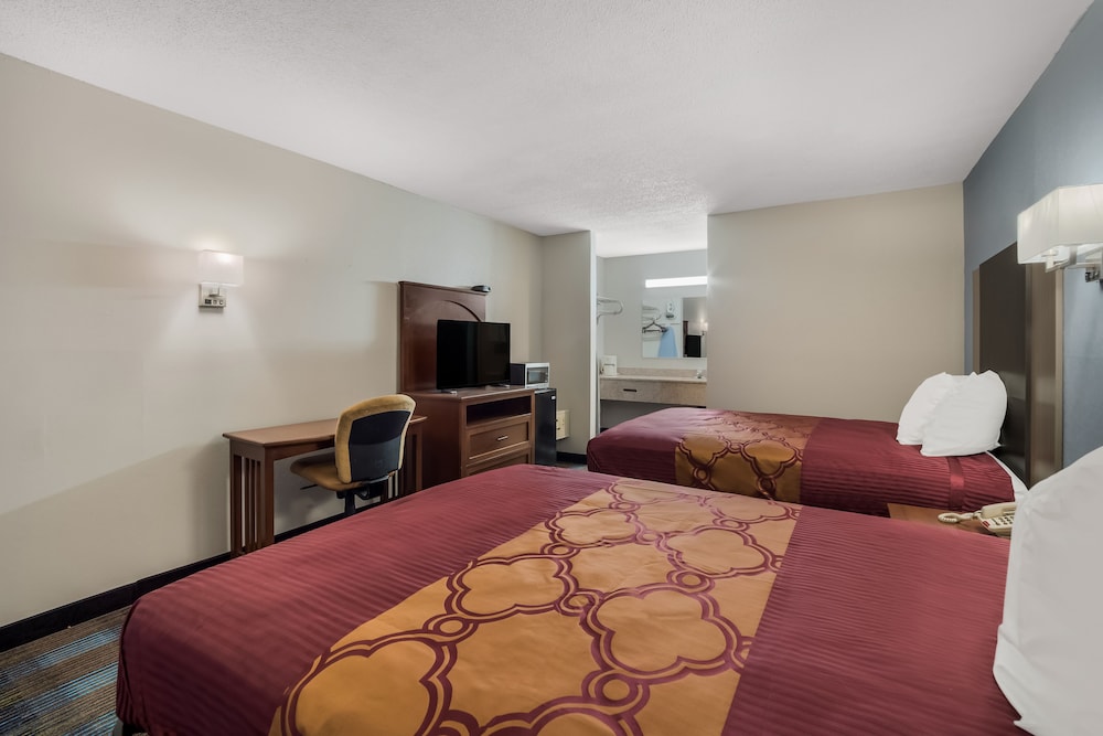 غرفة قياسية بسريرين كوين للمدخنين، Rodeway Inn Augusta West - Fort Gordon 2/3