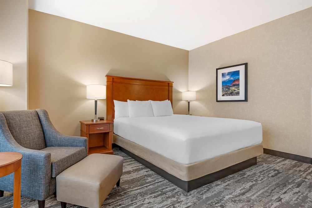 Drury Inn & Suites Colorado Springs 12/50