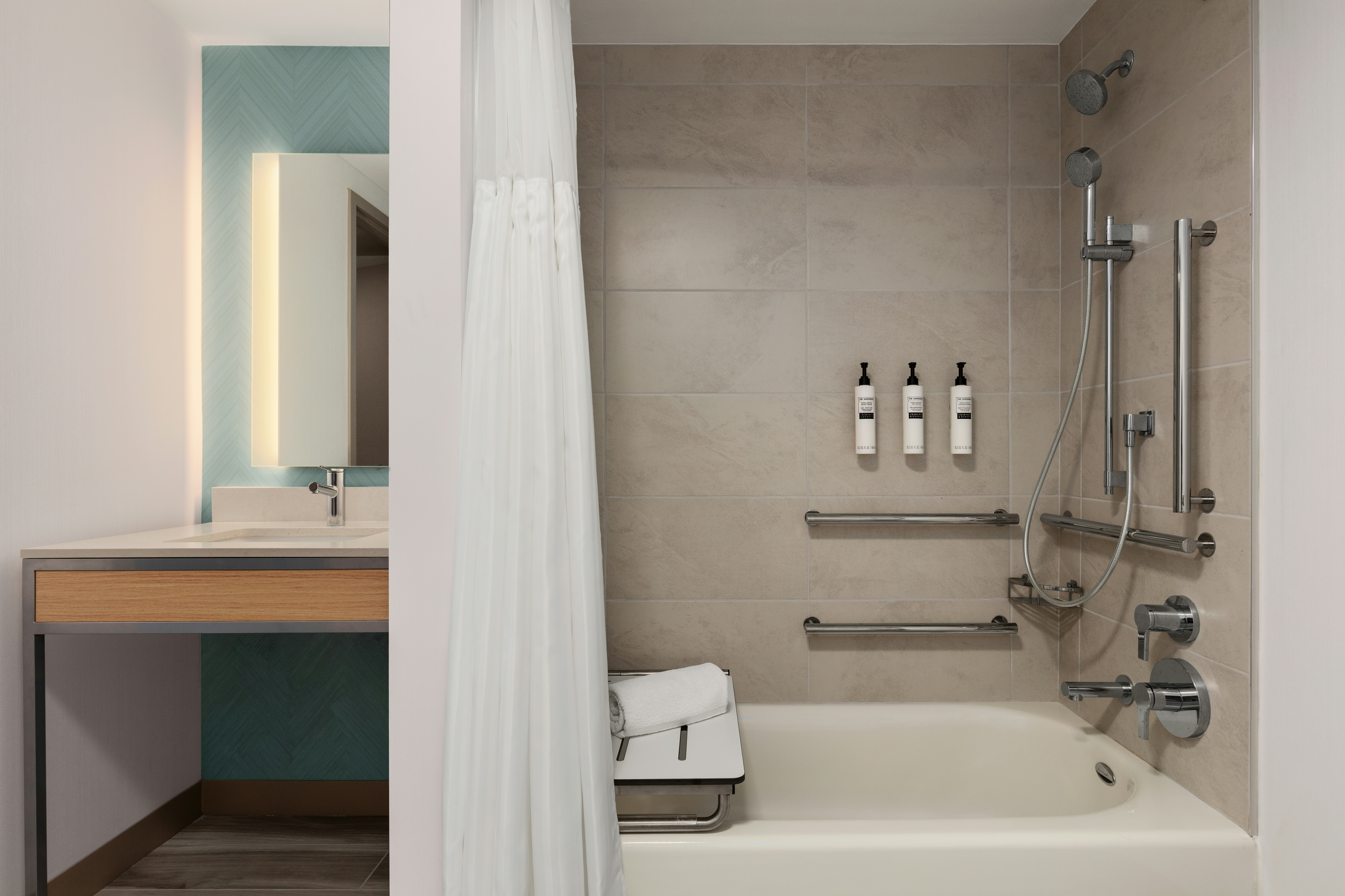 غرفة بسرير كينج لذوي الإعاقة، Hilton Garden Inn Palmdale 7/7