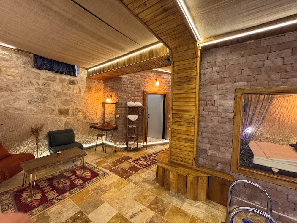 Ceran Stone House 24/50