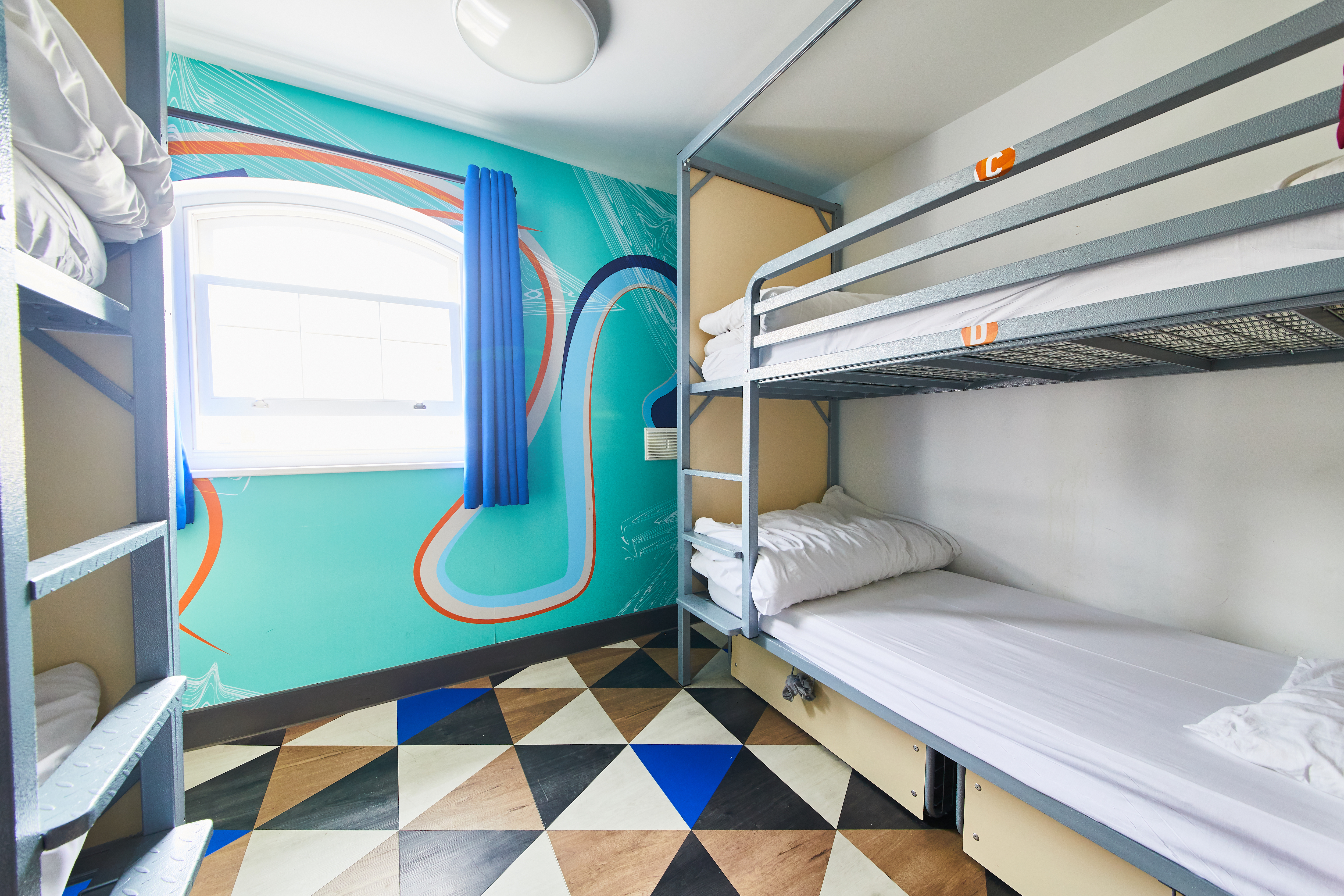 4 Bedrooms, External Bathroom